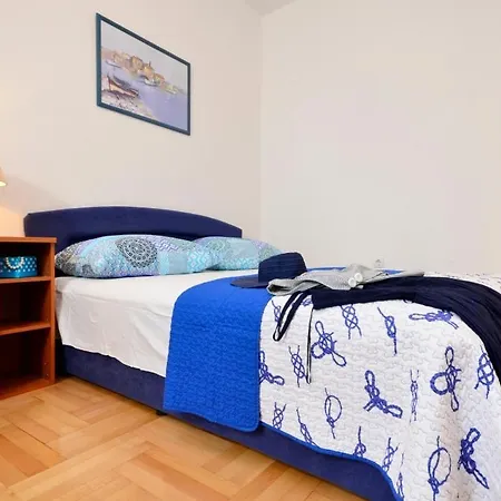 Jana Apartman *