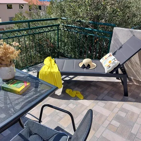 Jana Apartman *