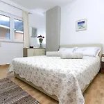Jana Apartament *